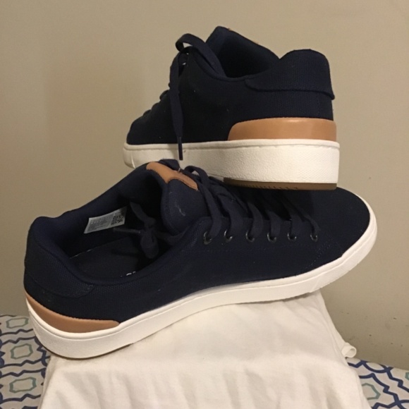🔥Best offers, TOM’S, worn twice, see pics, navy blue/tan, great shoes - Picture 2 of 4